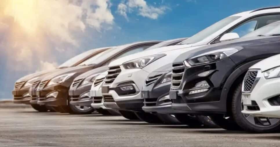 Menos de R$50 mil: Queridinho da Toyota e + 4 carros sedãs pra você comprar em 2025