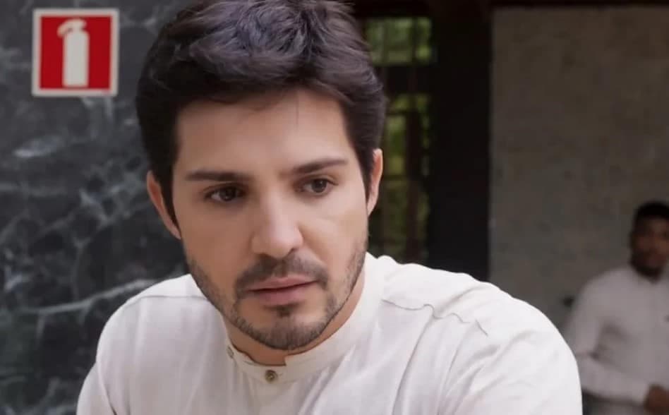 Igor Cosso interpreta Gael em Mania de Você (Foto: Reprodução / Globo)