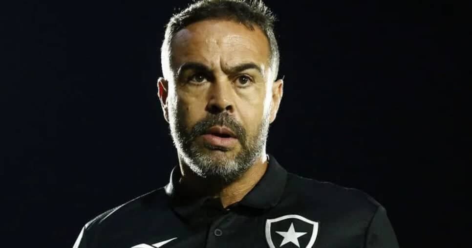 Artur Jorge não está mais no Botafogo (Foto: Vitor Silva)