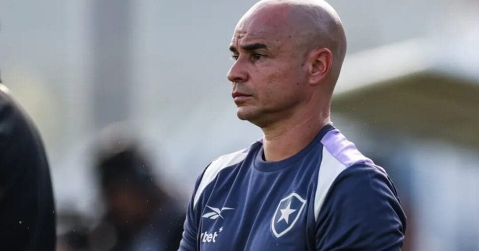 Carlos Leiria, técnico interino do Botafogo (Foto: Arthur Barreto/Botafogo)