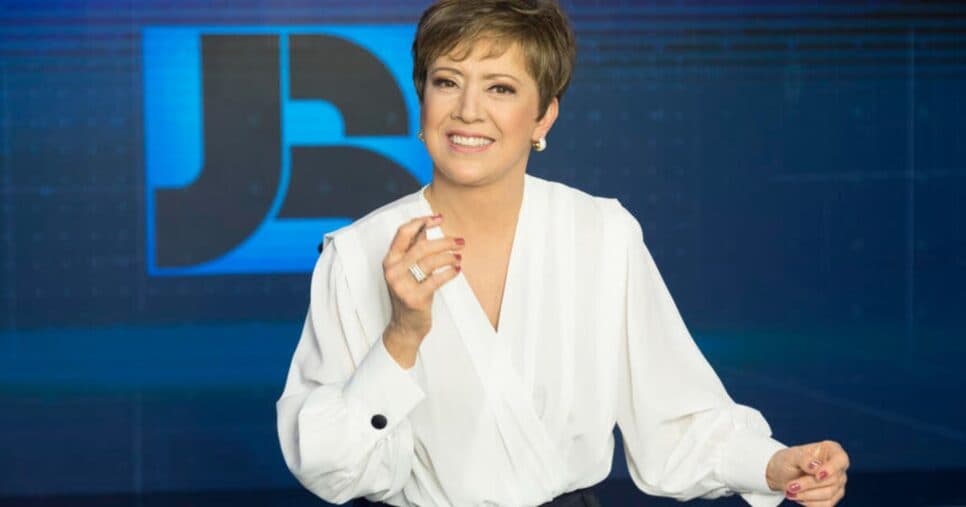 Christina Lemos é âncora do Jornal da Record - Foto: Record Christina Lemos é âncora do Jornal da Record - Foto: Record