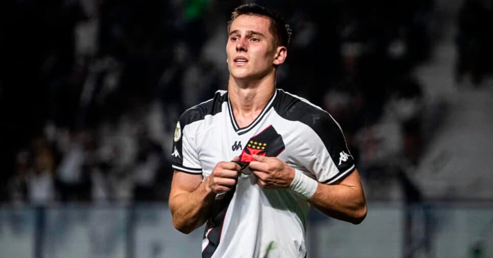 Guilherme Estrella faz seu primeiro gol como profissional pelo Vasco no duelo contra o São Paulo. (Foto: Leandro Amorim/Vasco)