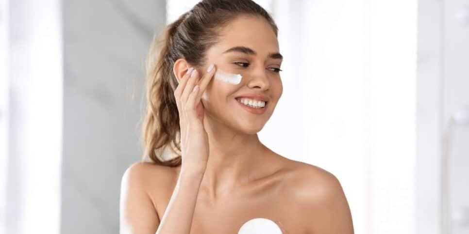 Por menos de R$ 35: 5 hidratantes baratos que deixam a pele com brilho de skincare caro