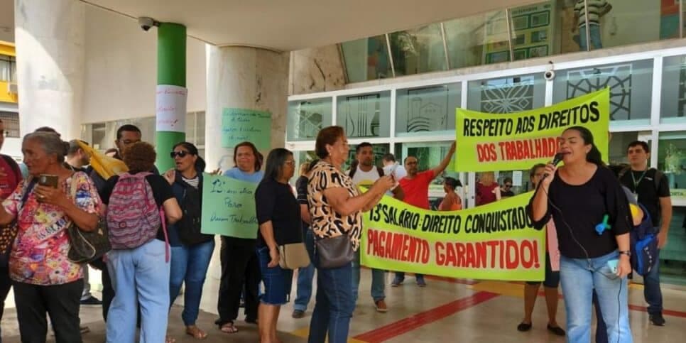 Protesto dos funcionários do setor da saúde na Prefeitura de Cuiabá (Foto Reprodução/Gazeta Digital/Mariana da Silva) Protesto dos funcionários do setor da saúde na Prefeitura de Cuiabá (Foto Reprodução/Gazeta Digital/Mariana da Silva)