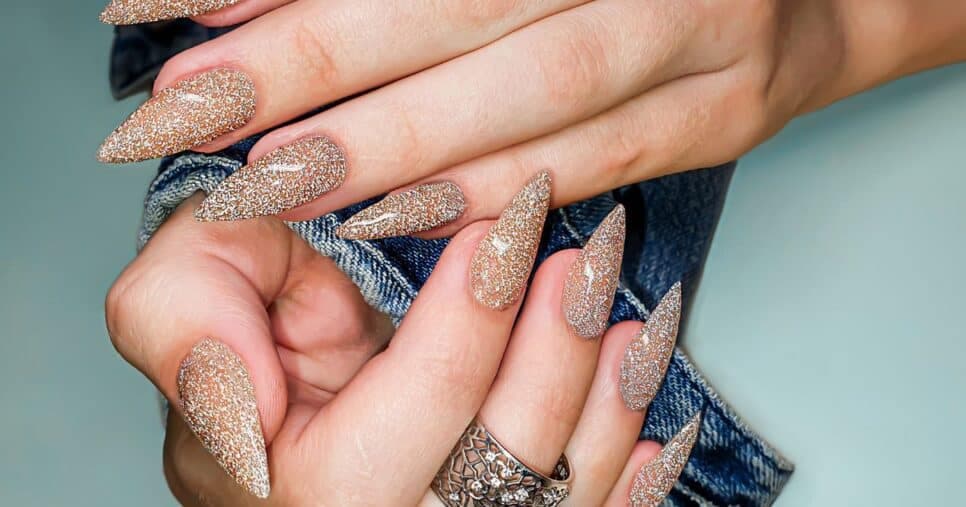 Mãos perfeitas por 15 dias: 5 truques deixam unhas inquebráveis e fazem o esmalte durar por dias
