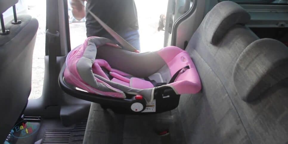 Bebê conforto para crianças recém-nascidas (Reprodução: Internet)
