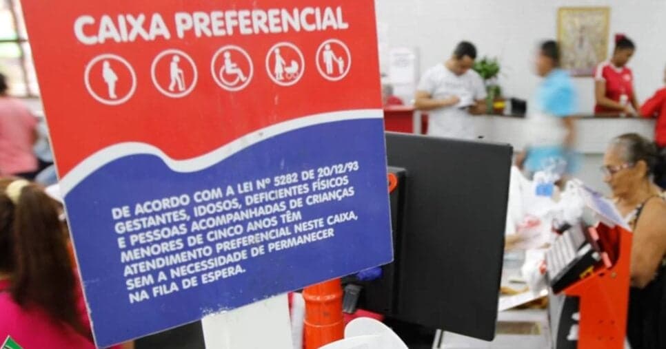 Caixa preferencial / Lei nos supermercados atinge Assaí, Carrefour e Atacadão - Foto: Internet