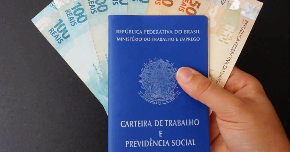 Tchau, só R$ 1.518: Lei trabalhista garante extra de quase R$ 500 todo mês no salário de CLTs em 2025