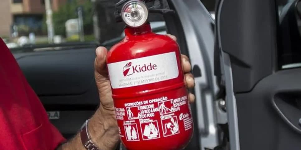 Projeto de Lei visa trazer de volta a obrigação em ter extintor de incêndio em carros de passeio e utilitários (Foto: Reprodução/ Internet)