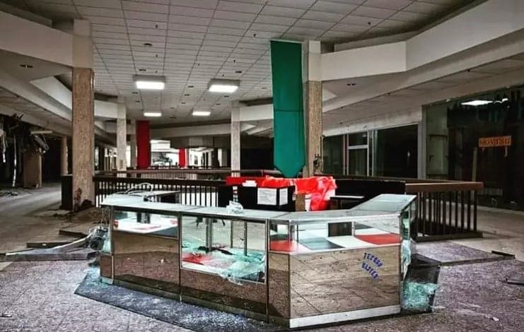Um dos shoppings que decretou falência em país (Foto: Reprodução / Instagram / @abandoned_america)

