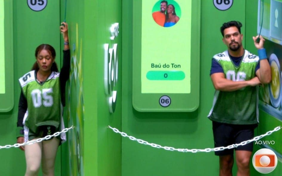 Giovanna e Vinícius durante a Prova do Líder do BBB25 (Foto: Reprodução / Globo)
