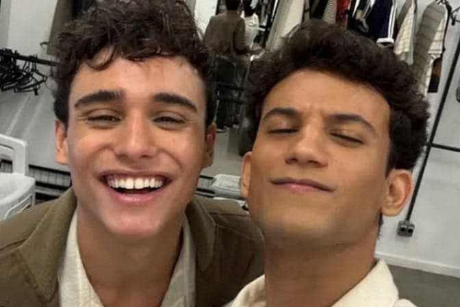 Guto e Vinícius em Garota do Momento (Foto: Reprodução / Globo)