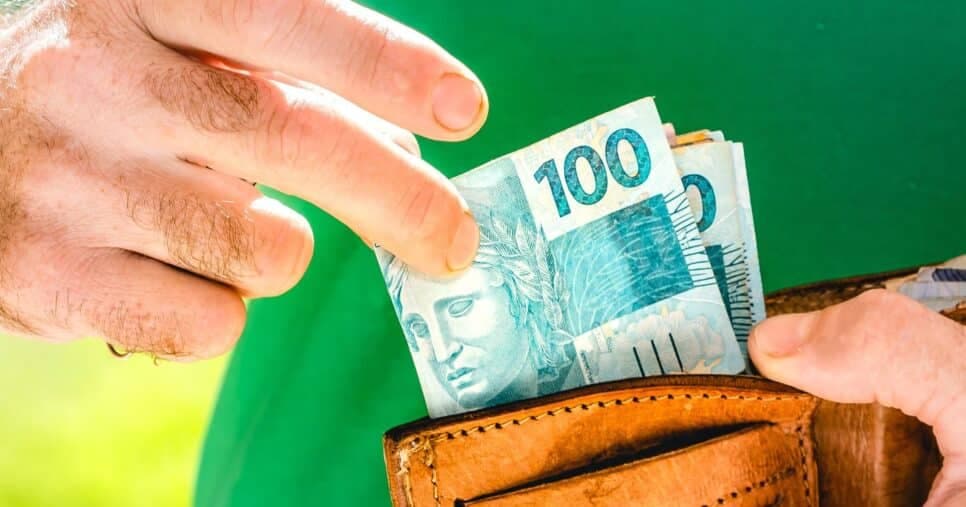 Tchau, só R$1.518: 2 passos para se aposentar antes dos 60 no INSS, com saque acima do salário mínimo