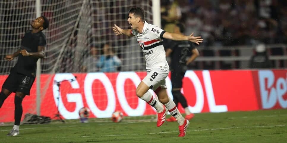 Oscar comemorando seu primeiro gol com a camisa do São Paulo (Reprodução: Rubens Chiri)