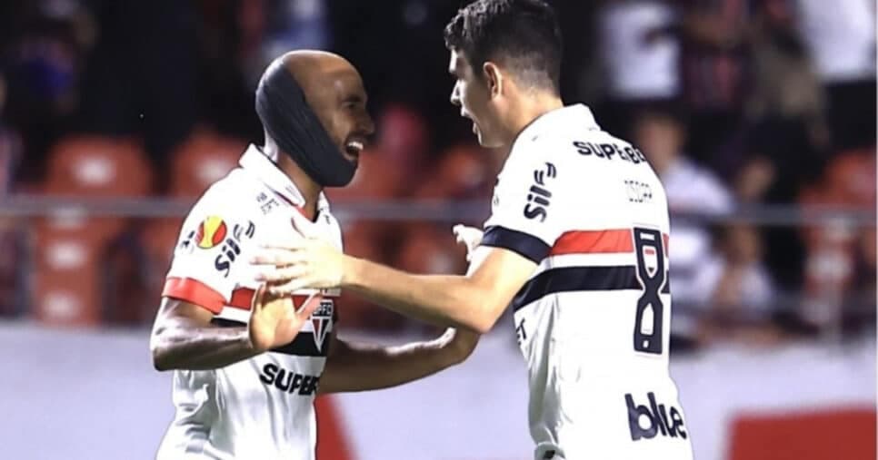 Lucas Moura e Oscar no São Paulo (MARCELLO ZAMBRANA/AGIF - AGÊNCIA DE FOTOGRAFIA/AGIF - AGÊNCIA DE FOTOGRAFIA/ESTADÃO CONTEÚDO)