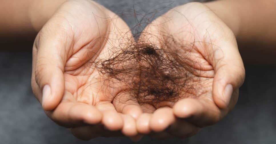 Chá potente está acelerando o crescimento do cabelo e eliminando a queda dos fios