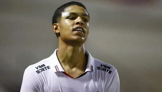 Ryan Francisco vai ganhar espaço no elenco profissional (Foto: Thiago Calil / AGIF)

