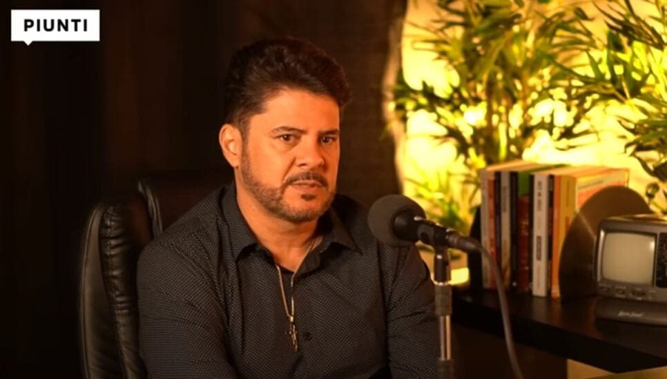 Sertanejo Gustavo entrega vício e morte de seu parceiro em dupla (Fotos: Reprodução/ YouTube)