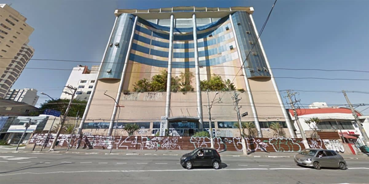 O shopping está fechado há 13 anos (Reprodução: Karina Lignelli)