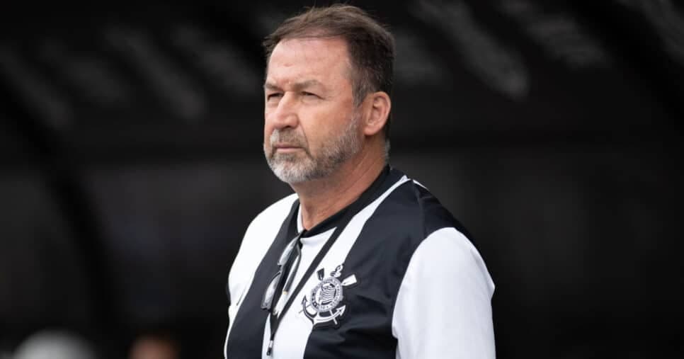 Adeus de Augusto Melo no Corinthians cai como uma bomba e veredito tem desfecho marcado em 2025