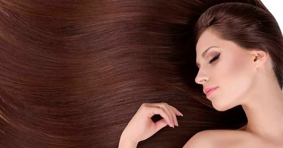 Adeus, fios ralos: Receita mais potente do mundo com alecrim e +2 ingredientes traz cabelo de rapunzel às 35+