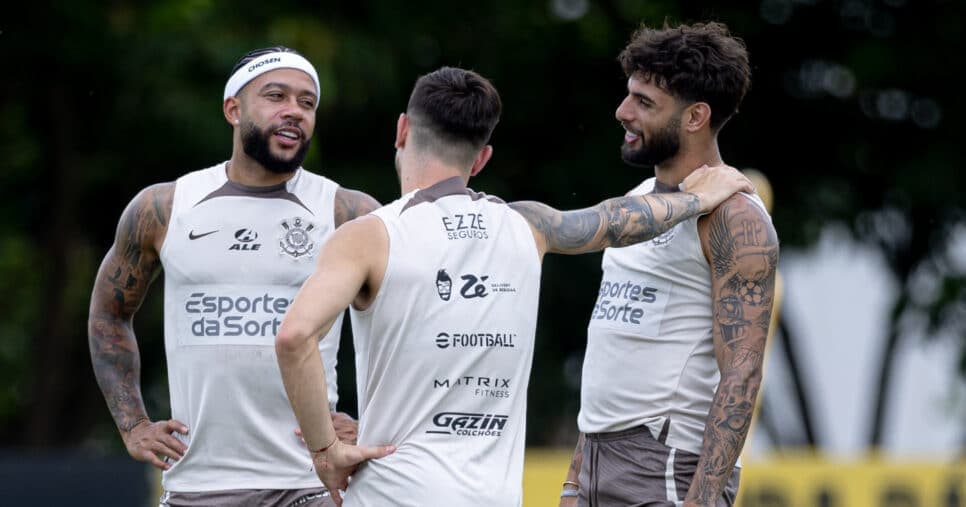 Depay, Rodrigo Garro e Yuri Alberto (Foto: Rodrigo Coca)