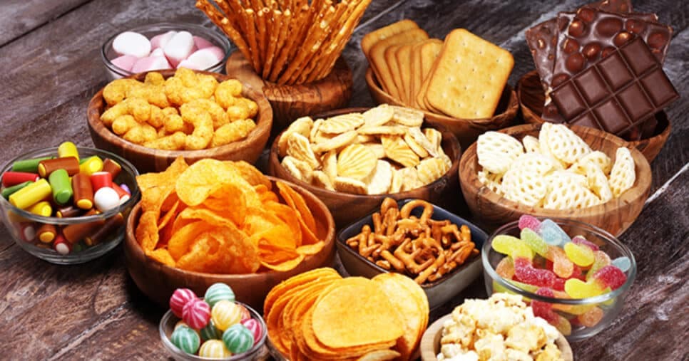 Aceleram o envelhecimento: 5 alimentos para eliminar da sua alimentação hoje