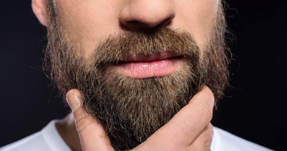 Homens transformados em 1 semana: 5 passos secretos deixam a barba volumosa e sem falhas