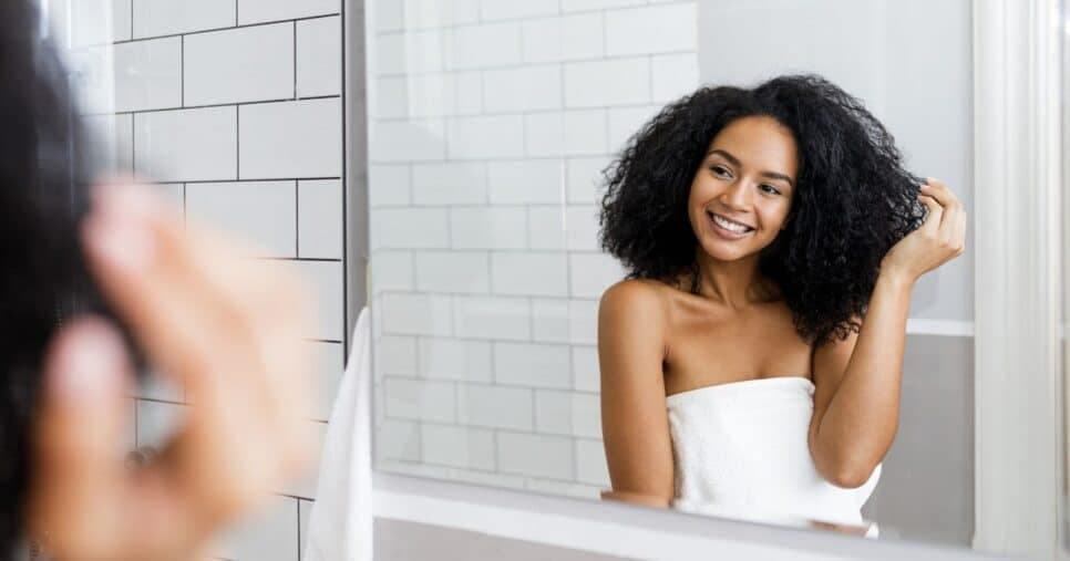 Cachos definidos, hidratados e fortes: 3 cortes de cabelo que são perfeitos para acelerar a transição capilar