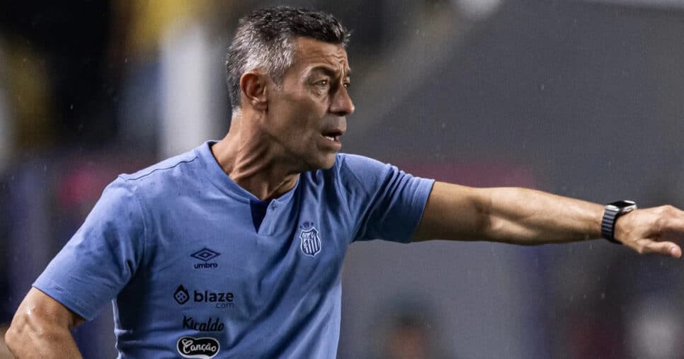 Pedro Caixinha fala sobre possível demissão no Santos (Foto: Raul Baretta)