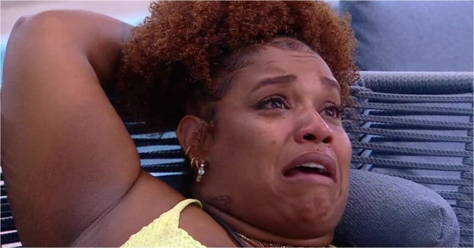 Participante chora depois da treta no reality (Foto: Internet)