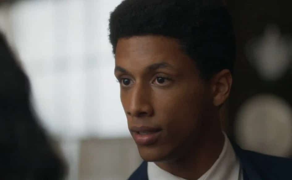 Carlito (Caio Cabral) em cena de Garota do Momento (Foto: Reprodução / Globo)
