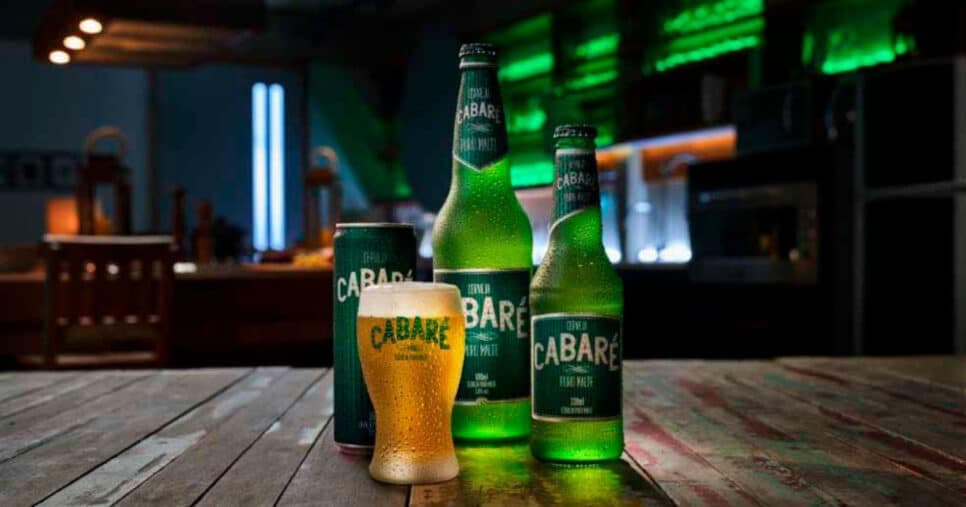 Cerveja cabaré chama a atenção do público e fica disponível no Atacadão (Foto: Reprodução/Divulgação)