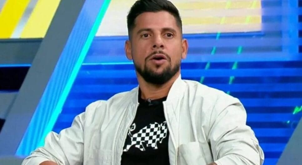 Cicinho, do Arena SBT, se torna alvo da Band com proposta melhorada pra ingressar em esportivo e rádio (Foto: Reprodução/ SBT)