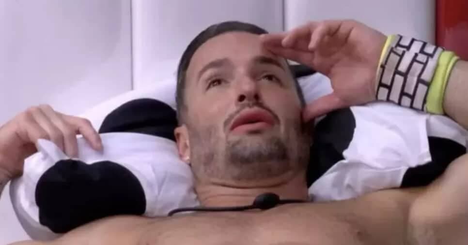 Diego Hypólito chora no reality show da Globo (Foto: Reprodução)
