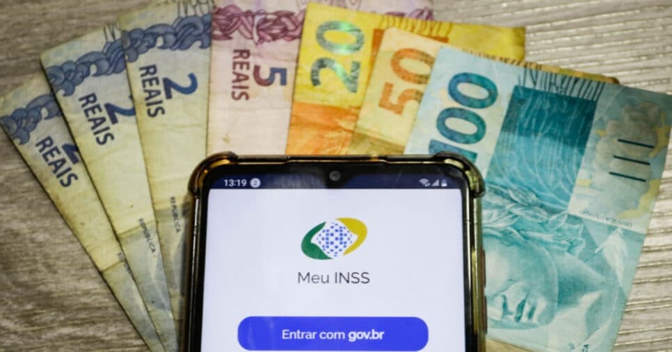 Saque extra: Segurados do INSS ganham PRESENTÃO além da aposentadoria e 144M são beneficiados