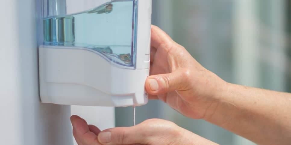 Dispenser de álcool em gel (Reprodução: Canva)