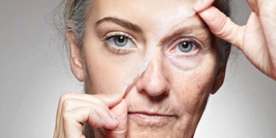 Fonte da juventude: Receitinha com 2 ingredientes paralisa velhice das 50+ e traz efeito botox em 2025