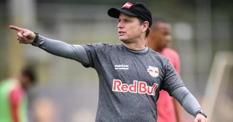 Craque indo para o Palmeiras e +8 dando ADEUS: Seabra lida com debandada de 9 craques no RedBull Bragantino