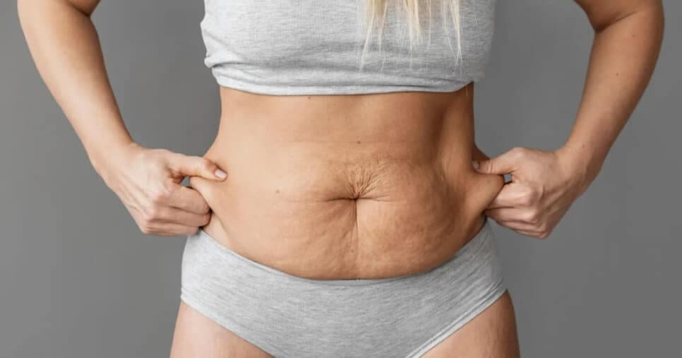 O fim da flacidez no corpo: 7 segredos eliminam pele caída e rejuvenescem qualquer um em 2025