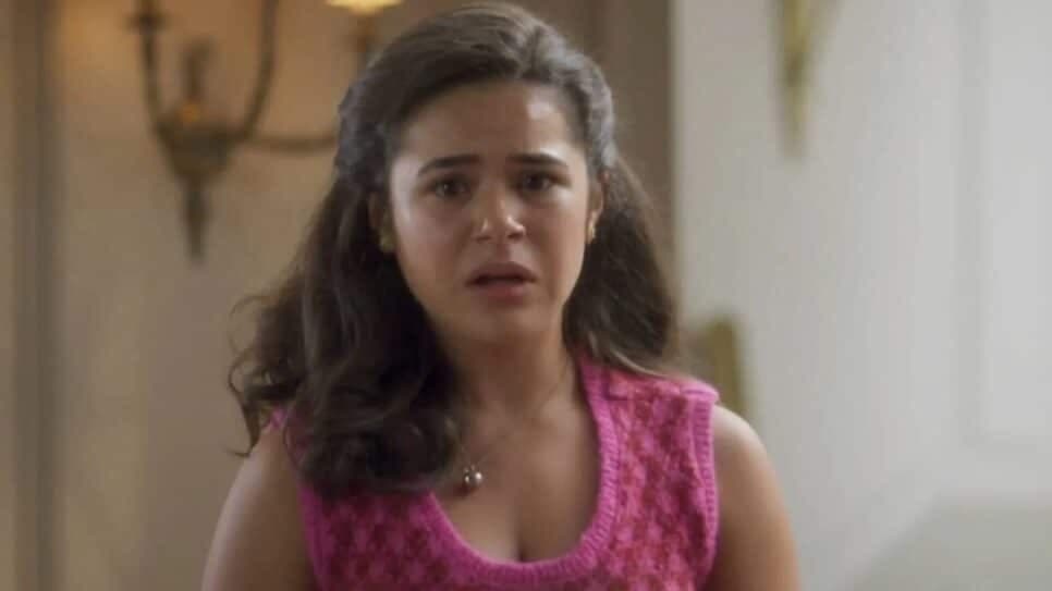 Bia sofre afogamento em domingo de praia (Foto: Reprodução/ TV Globo)
