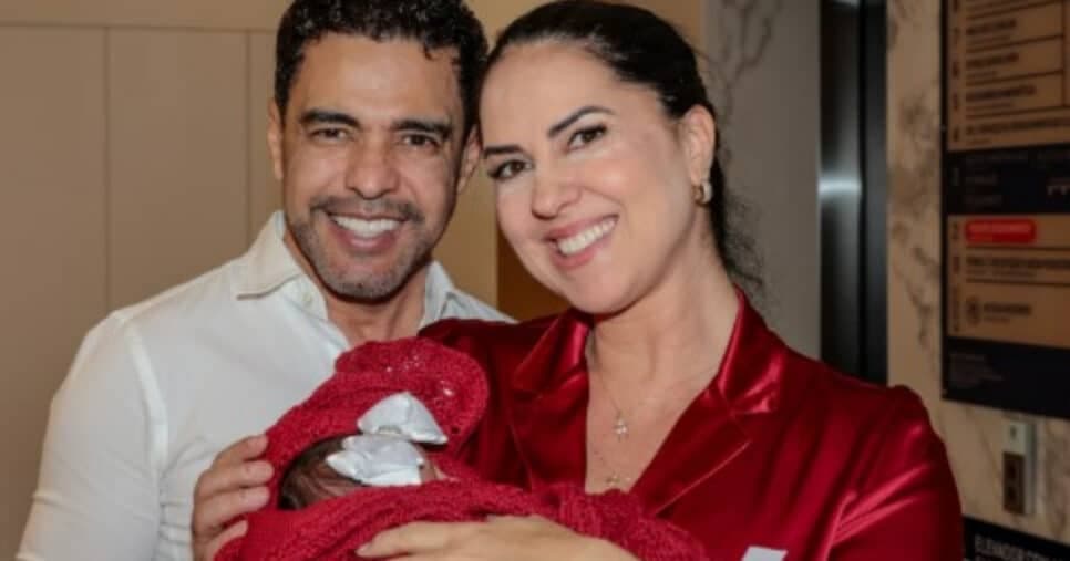 O cantor sertanejo, ao lado de sua mulher e sua filha caçula, Clara (Foto: Internet)