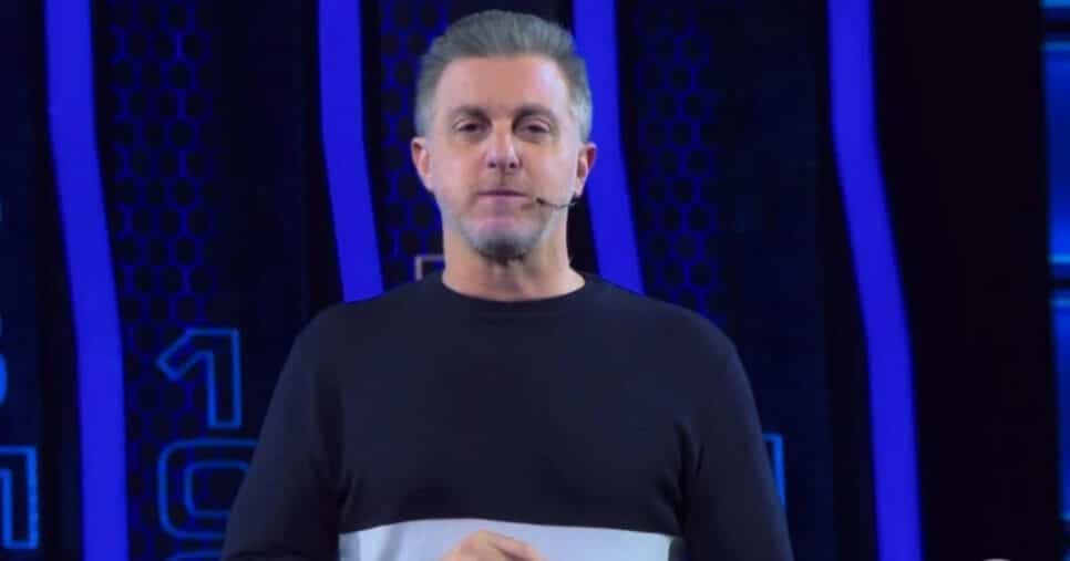 Luciano Huck toma atitude no The Wall da Globo (Foto: Reprodução)