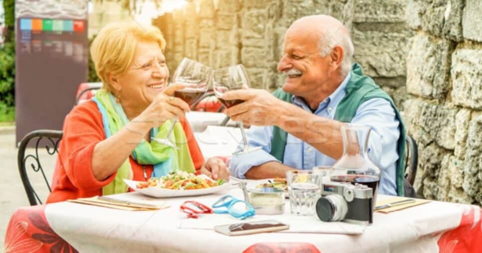 É lei: Conheça as gratuidades garantidas aos idosos 60+ no Brasil