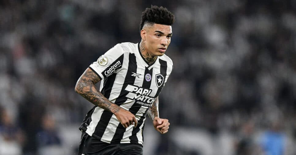 R$ 76M e sai com Igor Jesus: Textor confirma saída de mais um titular absoluto do Botafogo