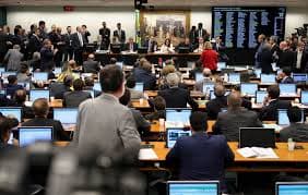 A proposta ainda precisa passar pela CCJ (Foto: Reprodução/Poder 360)