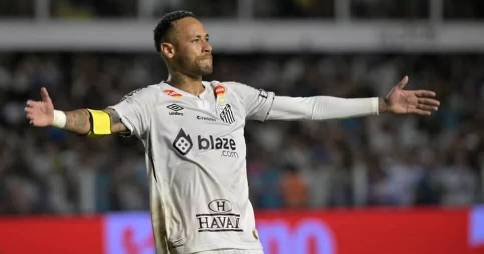 Neymar é o camisa 10 do Santos (Foto: NELSON ALMEIDA / AFP)