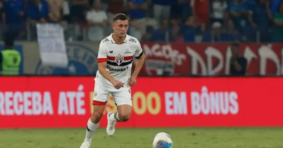 Santiago Longo deixa o São Paulo (Foto Rubens Chiri/Saopaulofc.net
) Santiago Longo deixa o São Paulo (Foto Rubens Chiri/Saopaulofc.net
)