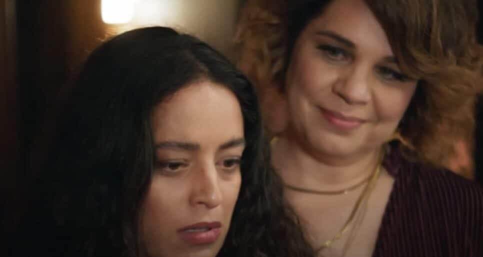 Violeta ameaça Cacá sem saber que está prestes a ser desmascarada (Foto: Reprodução/ TV Globo)