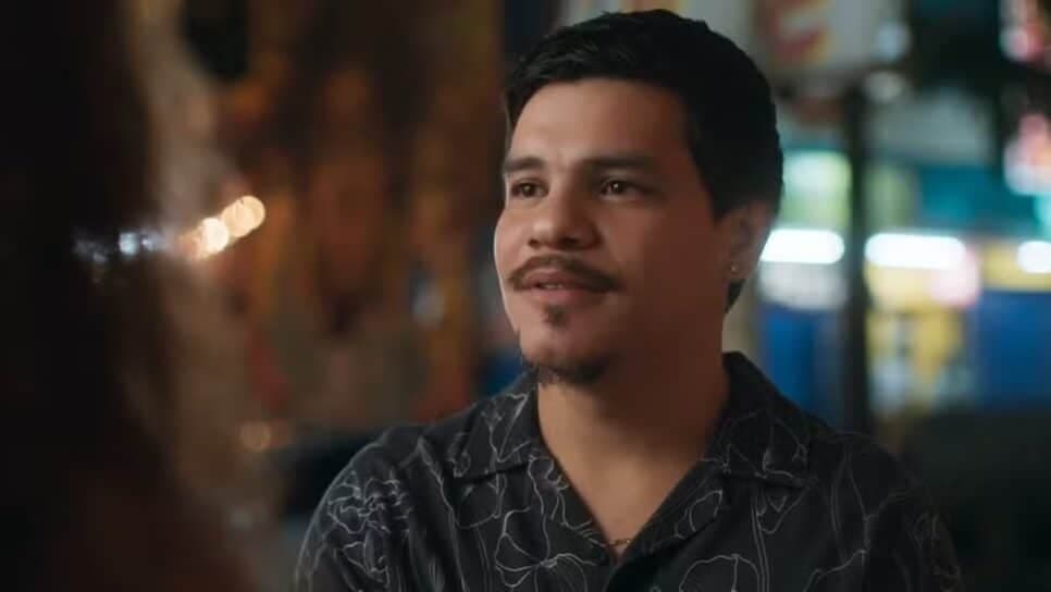 Sidney despreza investidas de Beth (Foto: Reprodução/ Globo)